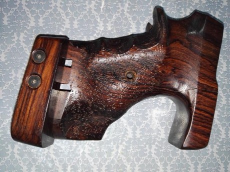 Se vende Cacha de Zurdo para la pistola del calibre 22lr.

 La Feinwerkbau AW93.

Su precio es de 90€ 01