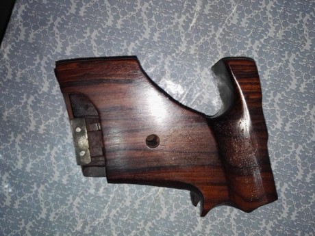 Se vende Cacha de Zurdo para la pistola del calibre 22lr.

 La Feinwerkbau AW93.

Su precio es de 90€ 00