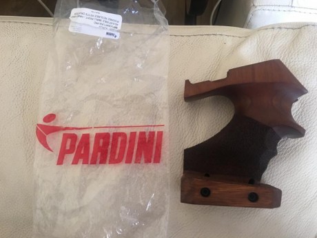 Hola,vendo cacha completamente nueva de una pardini k2s vino con la pistola y la anterior dueña la compró 02