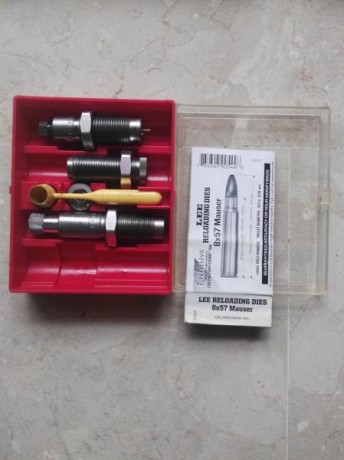 Son de los Calibres: 7,62x54R; 8x57 Mauser y 45/70 Government.

 El Kit con tres dies de acero contiene:

-- 00