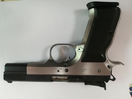 Se vende esta pistola del. 38 Super auto, en buenas condiciones, y cañón poligonal Macth.
Su precio 200€, 01