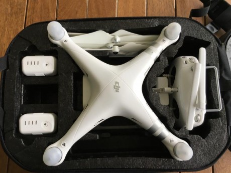 Vendo dron DJI modelo Phantom3 Advance.
Impecable con extras como amplificador de señal, protectores helices, 02
