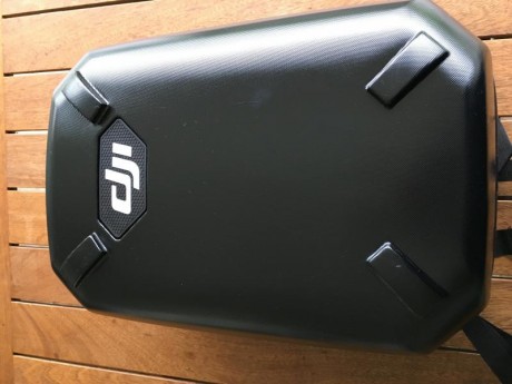 Vendo dron DJI modelo Phantom3 Advance.
Impecable con extras como amplificador de señal, protectores helices, 01