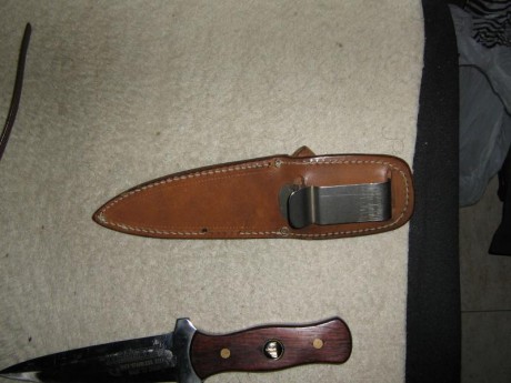 Cambio cuchillo j&v combat . Esta algo usado pero en bastante buen estado. Lo cambiaría por otro cuchillo 72