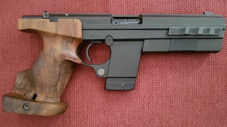   Hola compañer@s.
Pongo a la venta mi preciosa, impecable y super-precisa Hämmerli 280 en cal. 22LR. 60