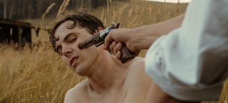 Compañeros,

En vista de las ganas de algunos (Elcafe, Wilcow, Vrakk, etc) por adivinar armas de películas 60