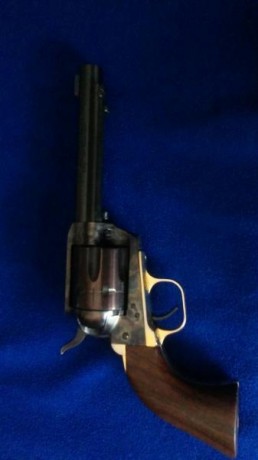 Buenas:

Un amigo del club deja el tema del Oeste y vende estas dos armas:
Rifle Marlin del 44 Magnum 02