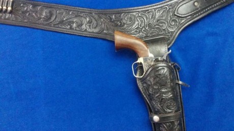 Buenas:

Un amigo del club deja el tema del Oeste y vende estas dos armas:
Rifle Marlin del 44 Magnum 01