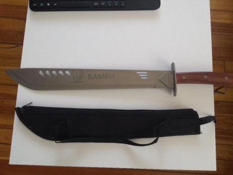 Vendo este machete de acero inox con funda por la compra de uno de mis cuchillos. También lo cambio por 32