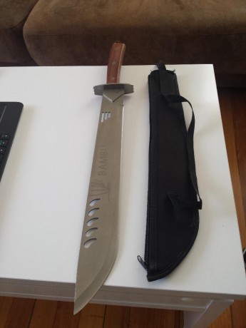 Vendo este machete de acero inox con funda por la compra de uno de mis cuchillos. También lo cambio por 31