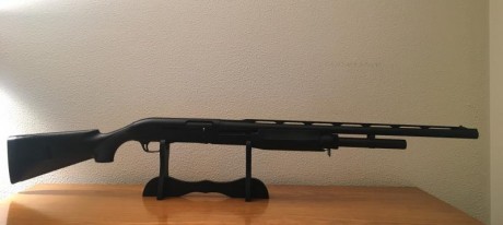 Vendo  BENELLI M3 SUPER 90 ( semiautomàtica y corredera a la vez)  MODELO ÚNICO 
Cañón de 66 de largo 02