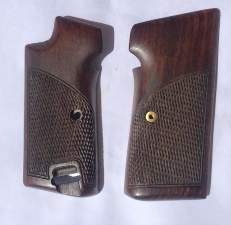 Se ofrecen unas cachas de madera Nill para SIG P210, en  70€ portes incluidos  00