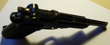 Se vende Star Sindicalista guiada en F, con un cargador es de calibre 7,65, la pistola tiene una hernia 02