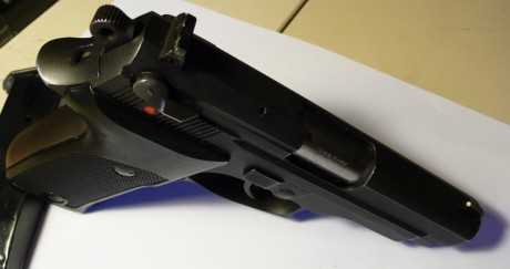 Se Vende Astra A90, pocos disparos, guiada con licencia tipo B, el arma viene con un cargador y funciona 10
