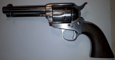 Se vende revolver Uberti calibre 45 long colt, en inoxidable, muy poco uso, guiado en F, está en Zaragoza 02