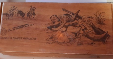 Se vende revolver Uberti calibre 45 long colt, en inoxidable, muy poco uso, guiado en F, está en Zaragoza 10