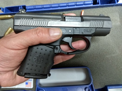 en Venta pistola smith wesson 990L en perfecto estado, válida para licencias A,B y F, actualmente guiada 01
