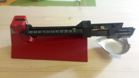 Vendo báscula de precisión magnética para pólvora de la prestigiosa marca LEE.

Está NUEVA, sin estrenar.

Capacidad 12
