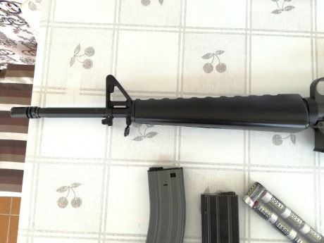 Hola, vendo fusil de Airsoft M16, metálico, semi y automático, muy buen estado, sólo probado en casa, 01