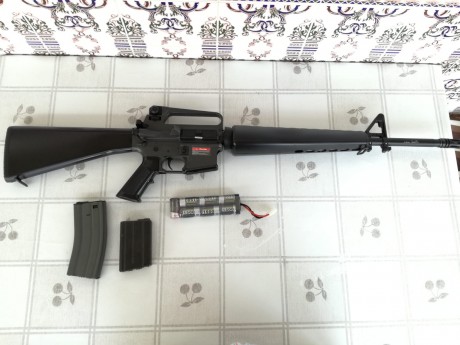 Hola, vendo fusil de Airsoft M16, metálico, semi y automático, muy buen estado, sólo probado en casa, 00