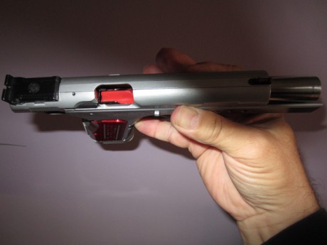 Pues eso: que vendo la citada pistola, que está en perfecto estado, cachas de aluminio, dos cargadores 00