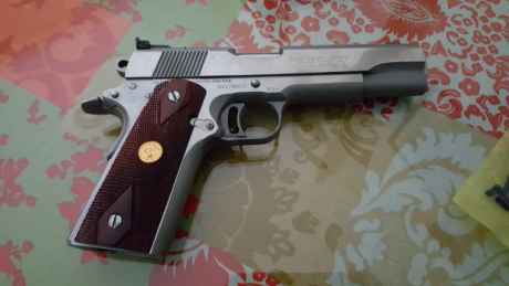 VENDO:
- PISTOLA COLT CALIBRE 45ACP 1000 EUROS ( CON CACHAS RECOVER Y OTRAS DE MADERA DE LA MARCA; UN 00