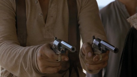 Compañeros,

En vista de las ganas de algunos (Elcafe, Wilcow, Vrakk, etc) por adivinar armas de películas 110