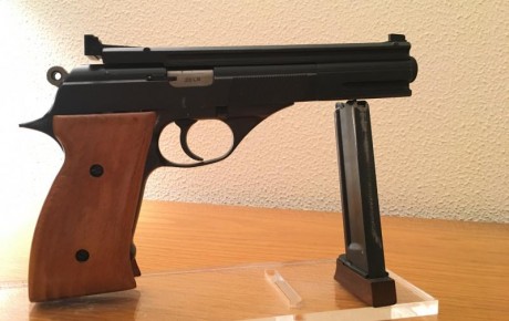Vendo pistola  Astra TS 22 . 
Buen estado, buen precio y buen agrupamiento
Precio en la diana: 250 euros


 00