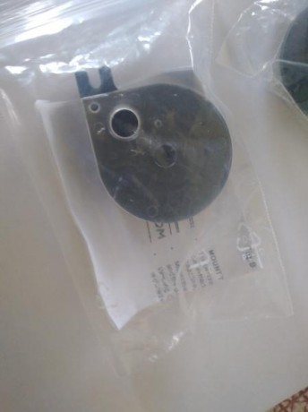 Hola,

Se venden 3 cargadores originales de Cometa de 5.5 y uno (original) de Hatsan AT44 (creo que tambien 01