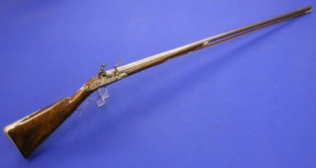 Voy a colocar unas fotos de un arma larga alemana de llave de mecha del siglo XVI. 121