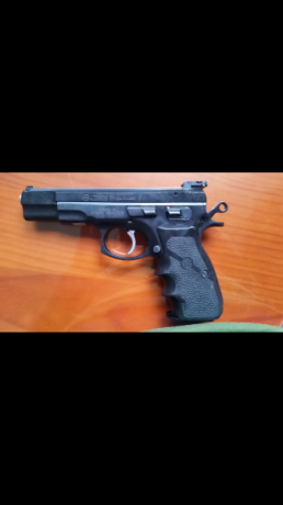 Vendo CZ 75 en perfecto estado Por 500 EUROS

Mira micrometrica y cachas ergonómicas. 

Gatillo retocado 00