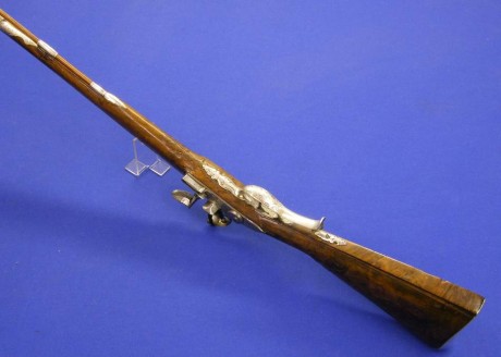 Voy a colocar unas fotos de un arma larga alemana de llave de mecha del siglo XVI. 130