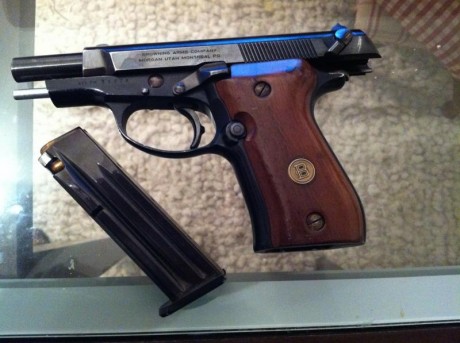 Cambio mi SIG SAUER P226 del 9 PARA por otra pistola. Tiene miras LPA, cachas HOGUE y un kit SRT. Tengo 40