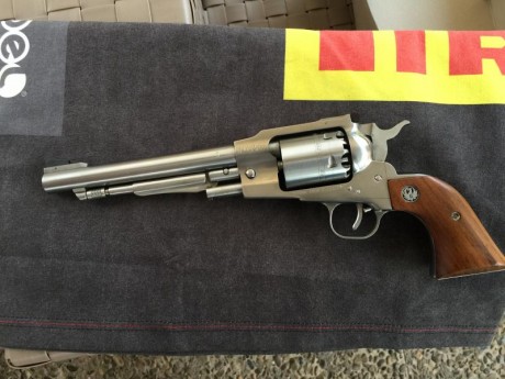Se vende espectacular revolver acero inoxidable sin uso solo estrenado. Precio.POR JUBILACIÓN SÚPER REBAJADO.., 02