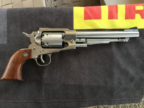 Se vende espectacular revolver acero inoxidable sin uso solo estrenado. Precio.POR JUBILACIÓN SÚPER REBAJADO.., 01