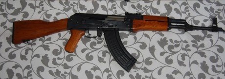 En mi opinio el AKM mas conocido por AK-47, aunque el AKM es la version mas moderna del AK-47, es para 50