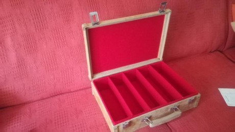 Pues eso, vendo reclamo con cinta para tordo, tordencha, perdiz, etc.. con altavoz con alto volumen y 21