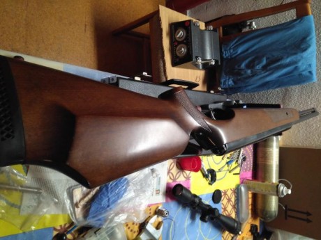 Pues eso, Una Air Arms Tx200 mk3, Calibre 4,5mm, funciona bien, tiene algunas marquitas en el pavon (no 10