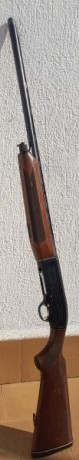 Vendo escopeta beretta 303, con dos  choques  de 1  y 3 estrellas y funda para llevarla montada, tiene 00