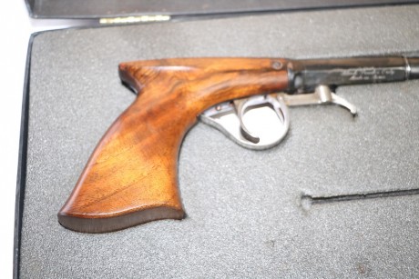 -Vendo Underhammer de ARDESA, calibre 40, muy poco usada
-Magnifica precisión
-Precio 490 €, con portes 02