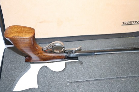 -Vendo Underhammer de ARDESA, calibre 40, muy poco usada
-Magnifica precisión
-Precio 490 €, con portes 01