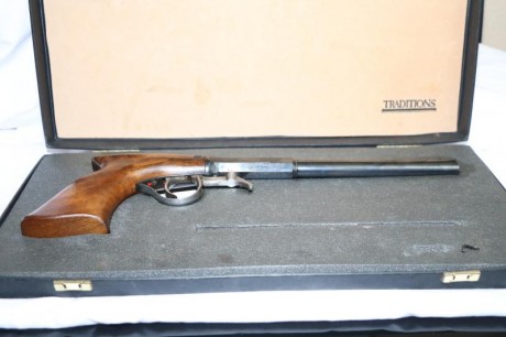 -Vendo Underhammer de ARDESA, calibre 40, muy poco usada
-Magnifica precisión
-Precio 490 €, con portes 00