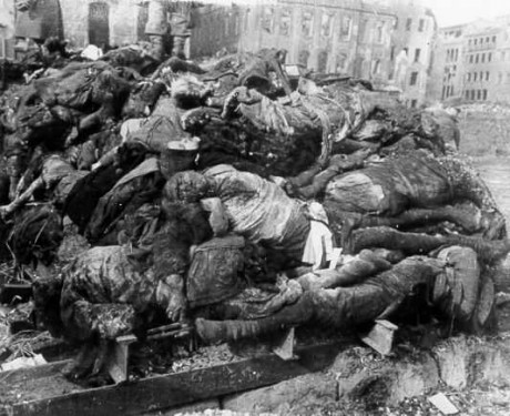 La División Das Reich de las Waffen SS arrasa y masacra a la población de Oradour sur Glane donde no había 110