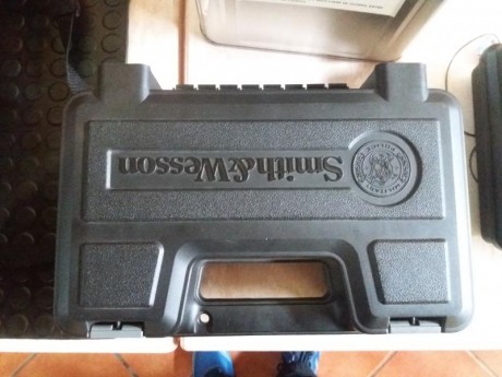 Hola.. vendo S&W mp9 en perfecto estado y muy poco uso. la entregó con dos cargadores  funda fobus 00