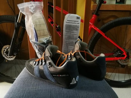 Se venden zapatos de Tiro Corami, Talla 44 por no utilizar.
90€ están la Roda (Albacete) se pueden enviar. 00