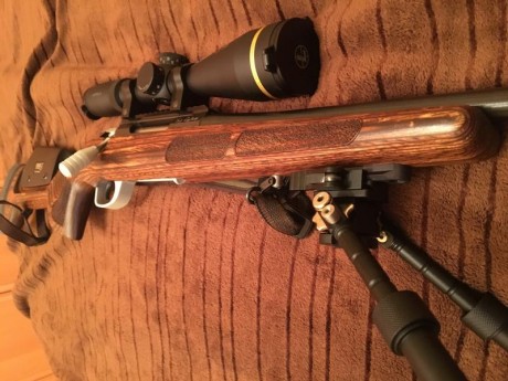 Hola chicos, os presento mi Tikka tx3 6.5x55, al cual le queda poco de origen, Culata laminada, palanca 00