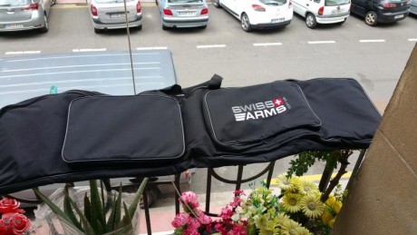 Hola ! .vendo bolsa para llevar un arma , réplica airsoft  . usada poco .25 €  envio incluido . Tambien 02