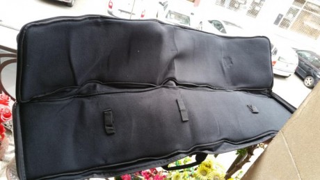 Hola ! .vendo bolsa para llevar un arma , réplica airsoft  . usada poco .25 €  envio incluido . Tambien 00