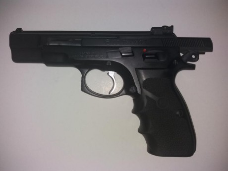 vendo cz 75 con kit del 22.
arma en perfecto estado de funcionamiento. 0 interrupciones. se entrega con 01