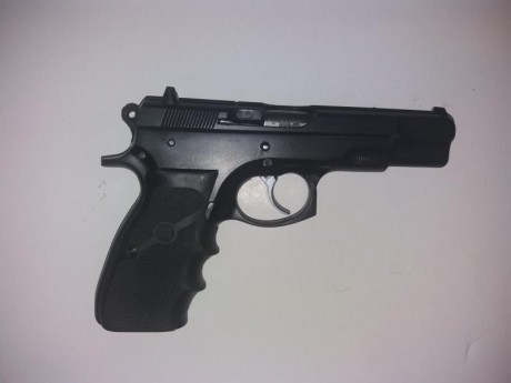 vendo cz 75 con kit del 22.
arma en perfecto estado de funcionamiento. 0 interrupciones. se entrega con 20